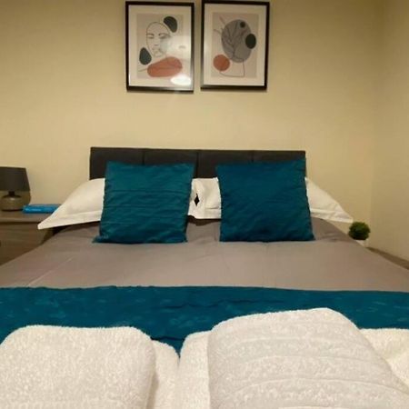 No25-Luxe Living Guest House- 2 Bed-Wifi-Free Parking-City- Beach Swansea Exterior foto